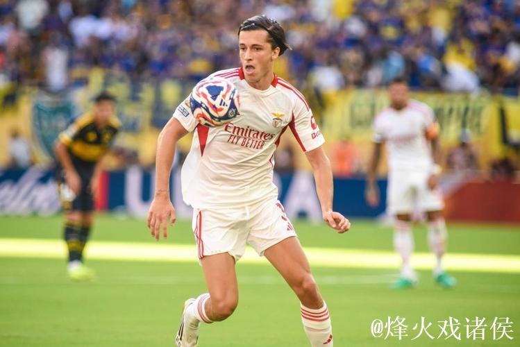 官方：本菲卡左后卫A费5000万欧元转会皇马，曼联获得20%分成